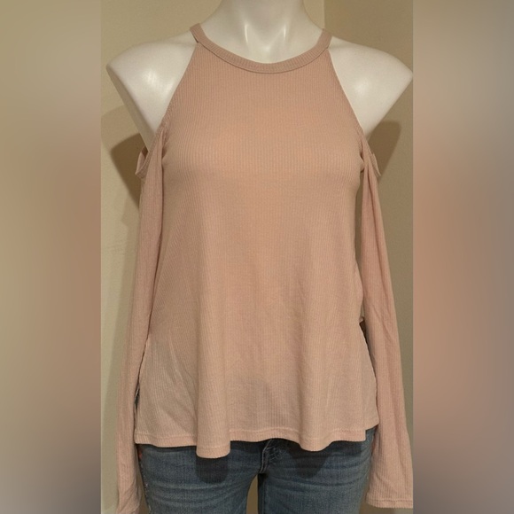 Aeropostale Tops - AEROPOSTALE Pale Pink Cold Shoulder Slits On Sides Light Material Sz XS/TP